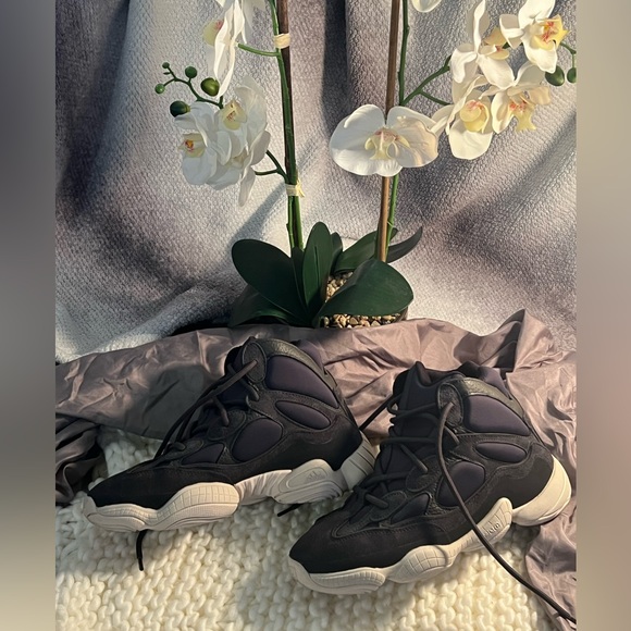 Size 7 gently worn, Slate gray YEEZY 500 High Sneakers - Picture 15 of 15